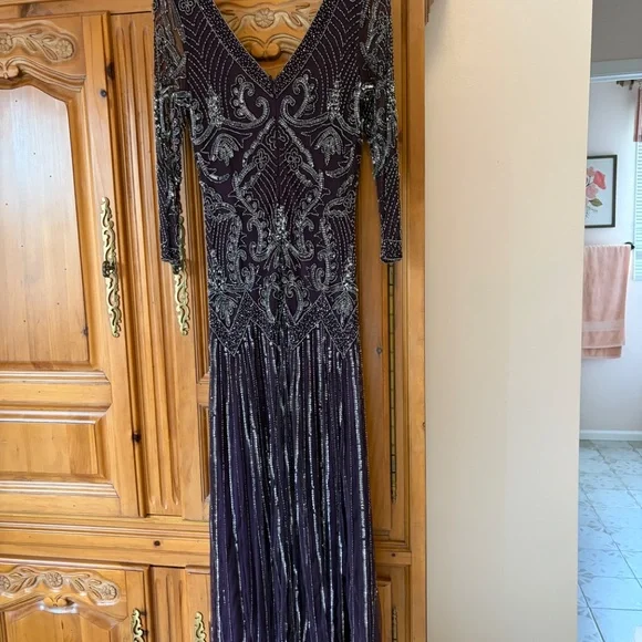 Pisarro Nights 3/4 Sleeve Beaded V-Neck Eggplant Purple Gown Sz. 4 NWT - Picture 2 of 4
